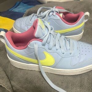 Nike shoes size 5 youth